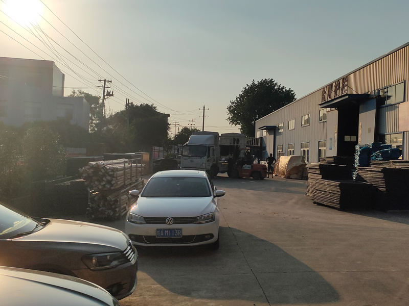 金用護欄2022年6月28日鋅鋼百葉窗裝車發貨！