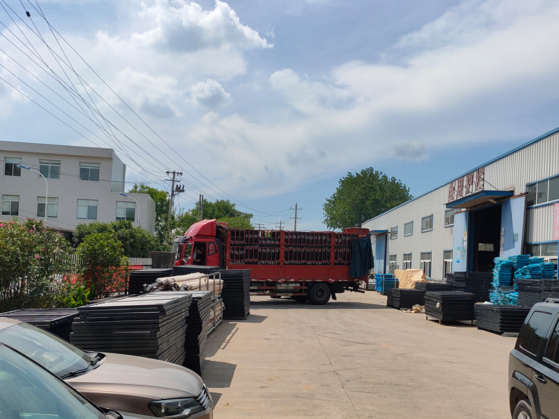 金用護欄2022年7月5日鋅鋼百葉窗裝車發(fā)貨！