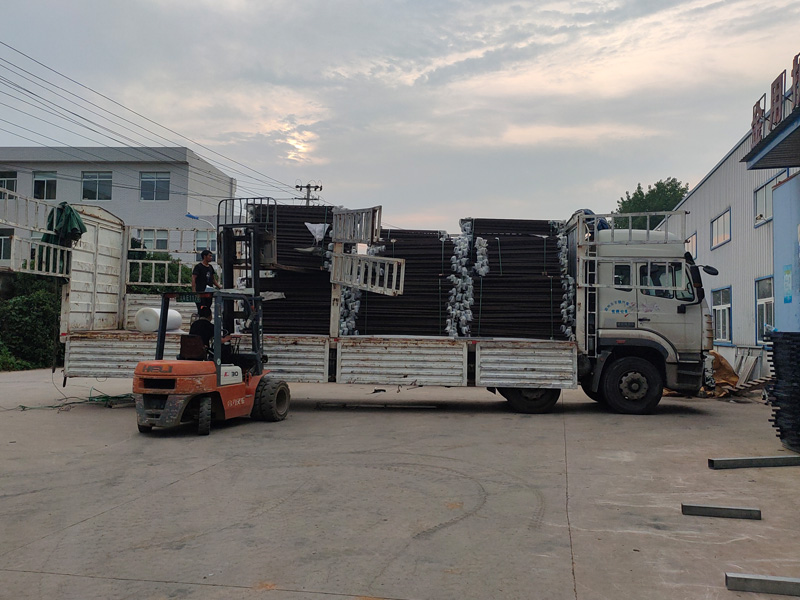 金用護欄2022年7月15日鋅鋼飄窗欄桿裝車發(fā)貨! 金用護欄2022年7月15日鋅鋼飄窗欄桿裝車發(fā)貨!