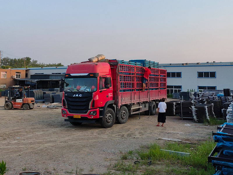 金用護(hù)欄2022年8月2日鋅鋼陽(yáng)臺(tái)護(hù)欄裝車(chē)發(fā)貨！