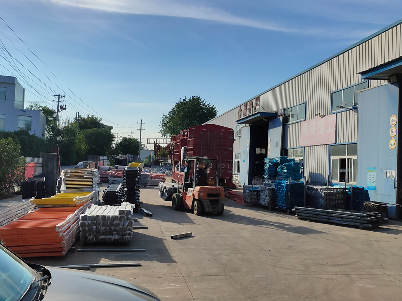 金用護欄2022年8月6日鋅鋼組裝式欄桿裝車發貨！