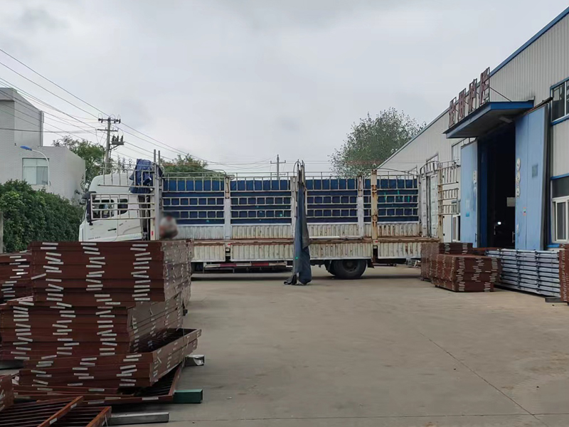 金用護欄2022年9月1日鋁合金百葉窗裝車發貨! 金用護欄2022年9月1日鋁合金百葉窗裝車發貨!