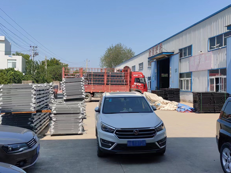 金用護欄2022年9月8日鋅鋼圍墻護欄裝車發貨！