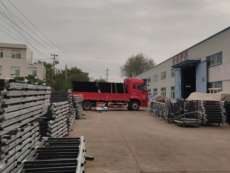 金用護(hù)欄2022年9月14日鋅鋼圍墻護(hù)欄裝車發(fā)貨！