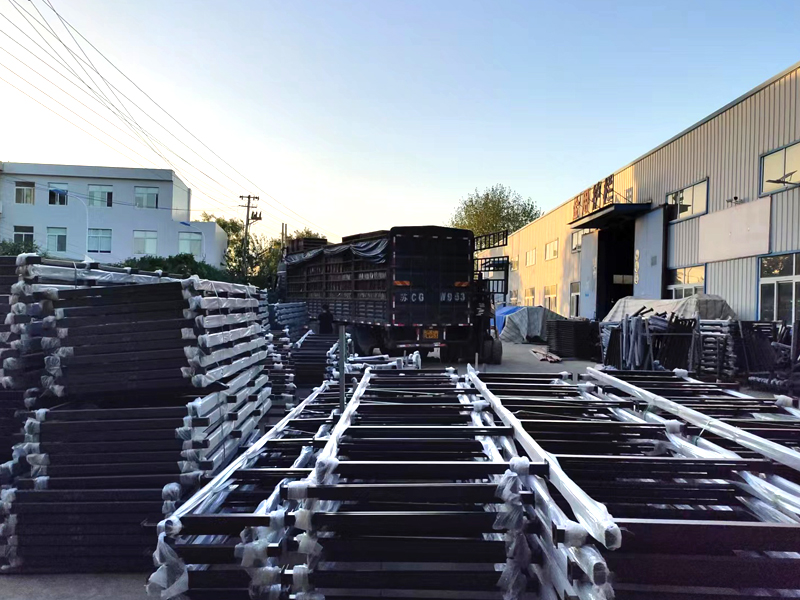 金用護欄2022年9月21日鋁合金百葉窗裝車發貨！