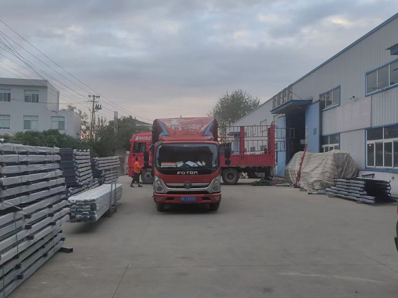 金用護(hù)欄2022年9月24日鋅鋼百葉窗2車裝車發(fā)貨! 金用護(hù)欄2022年9月24日鋅鋼百葉窗2車裝車發(fā)貨!