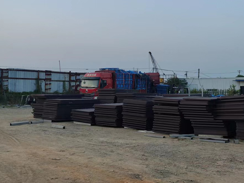 金用護欄2022年9月30日鋅鋼陽臺護欄裝車發貨！