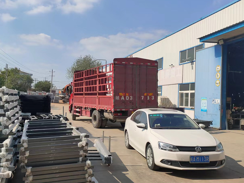 金用護欄2022年10月18日鋅鋼百葉窗裝車發貨! 金用護欄2022年10月18日鋅鋼百葉窗裝車發貨!