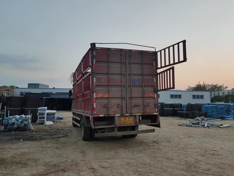 金用護欄2022年10月19日鋅鋼百葉窗裝車發貨！