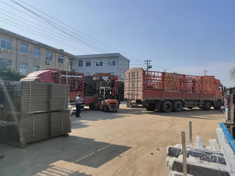 金用護欄2022年11月2日鋅鋼護窗欄桿裝車發貨！