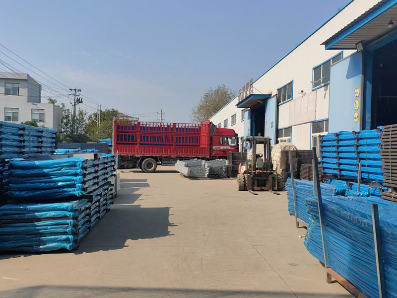 金用護(hù)欄2022年11月15日鋅鋼陽(yáng)臺(tái)護(hù)欄裝車發(fā)貨! 金用護(hù)欄2022年11月15日鋅鋼陽(yáng)臺(tái)護(hù)欄裝車發(fā)貨!