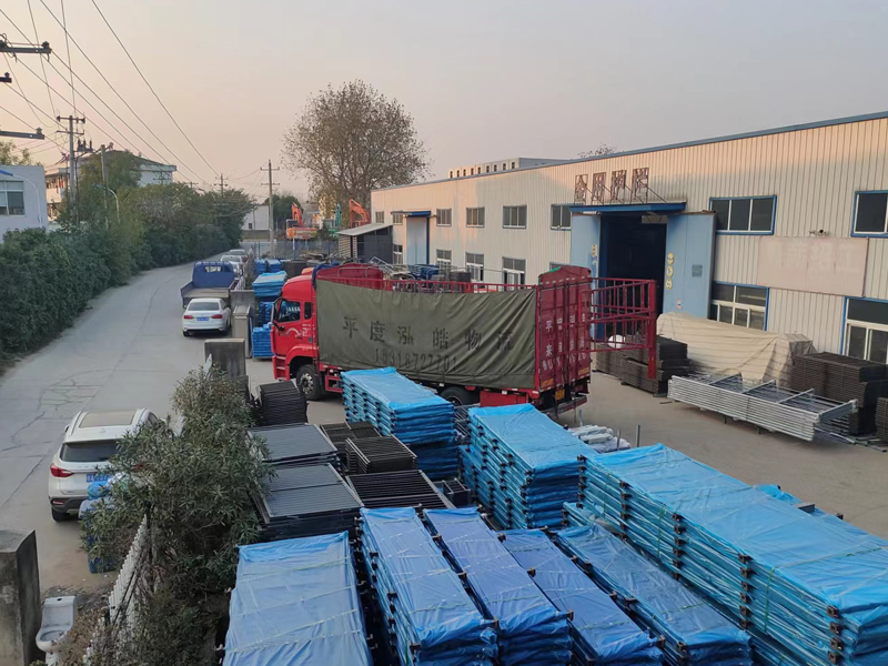 金用護欄2022年11月16日鋅鋼陽臺護欄裝車發貨！