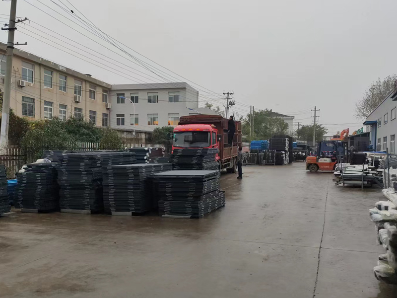  金用護欄2022年11月29日鋅鋼百葉窗裝車發(fā)貨！