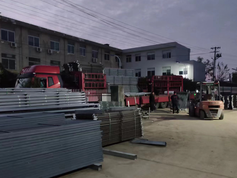 金用護(hù)欄2022年12月5日鋅鋼陽臺護(hù)欄裝車發(fā)貨！