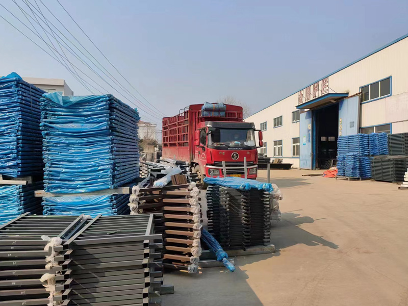 金用護欄2022年12月28日鋅鋼百葉窗裝車發貨! 金用護欄2022年12月28日鋅鋼百葉窗裝車發貨!