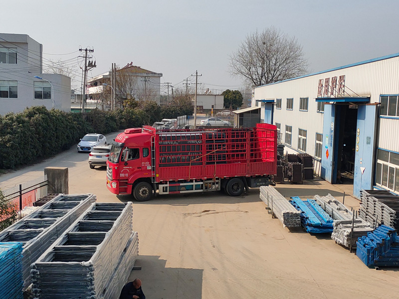 金用護欄2023年3月3日鋅鋼百葉窗裝車發貨！