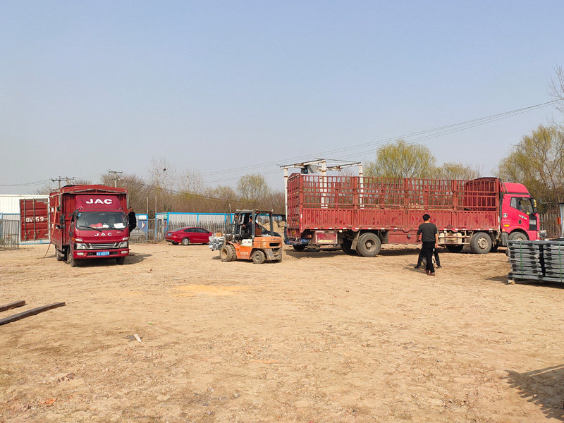 金用護欄2023年3月4日鋅鋼陽臺護欄裝車發貨! 金用護欄2023年3月4日鋅鋼陽臺護欄裝車發貨!