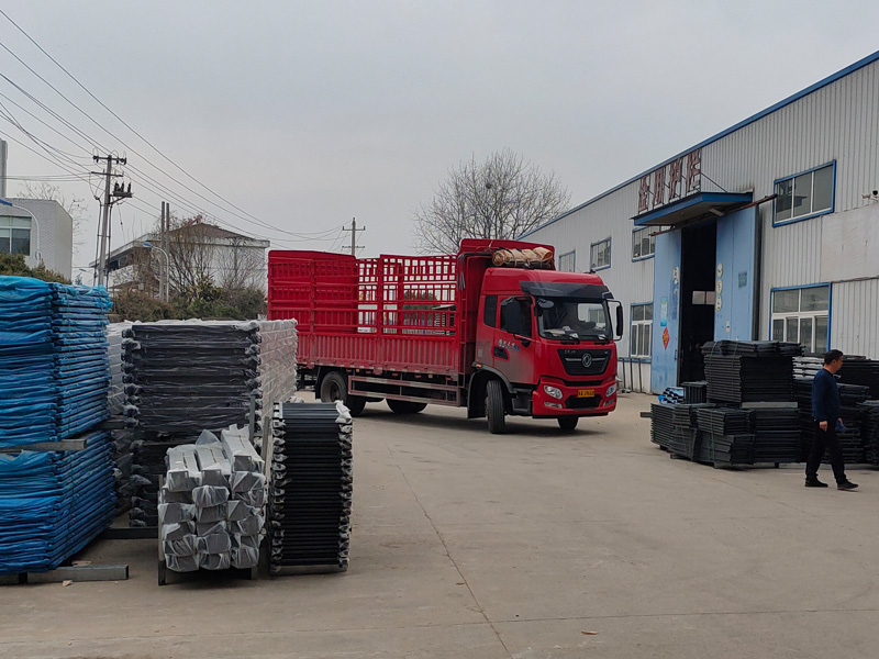 金用護欄2023年3月11日鋅鋼護窗欄桿裝車發貨！