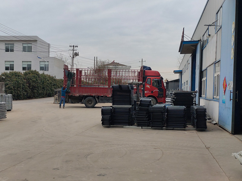 金用護欄2023年3月11日鋅鋼飄窗欄桿裝車發貨! 金用護欄2023年3月11日鋅鋼飄窗欄桿裝車發貨!