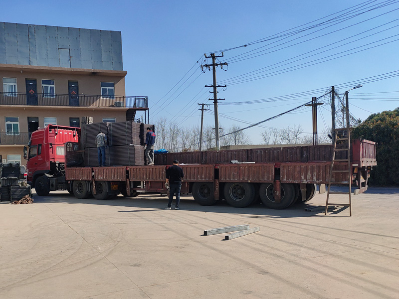 金用護欄2023年3月13日鋅鋼飄窗護欄裝車發貨! 金用護欄2023年3月13日鋅鋼飄窗護欄裝車發貨!