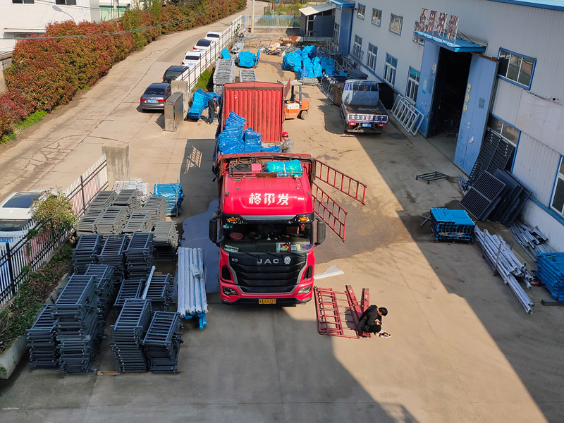 金用護欄2023年4月7日鋅鋼護窗欄桿裝車發貨! 金用護欄2023年4月7日鋅鋼護窗欄桿裝車發貨!