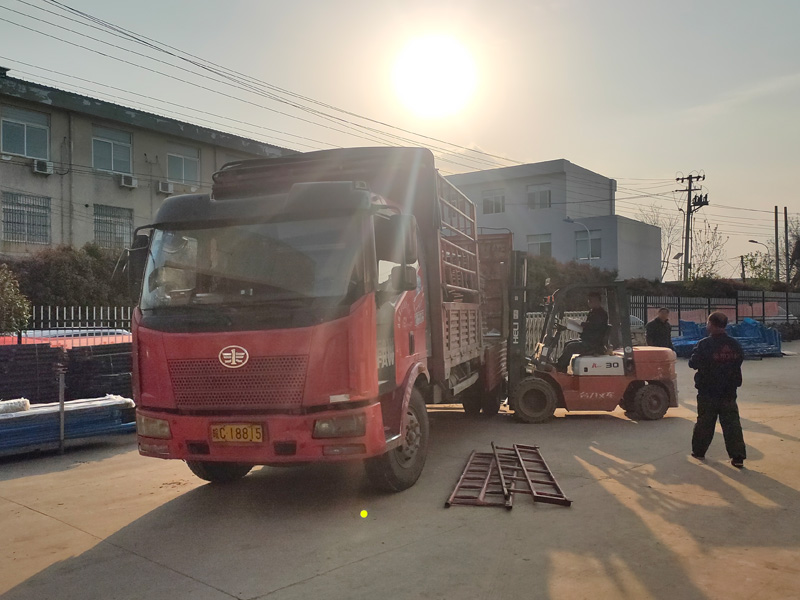 金用護欄2023年4月8日鋅鋼飄窗欄桿裝車發(fā)貨! 金用護欄2023年4月8日鋅鋼飄窗欄桿裝車發(fā)貨!