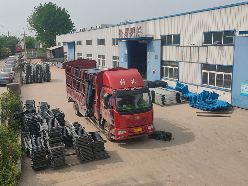 金用護欄2023年4月18日鋅鋼百葉窗裝車發貨！