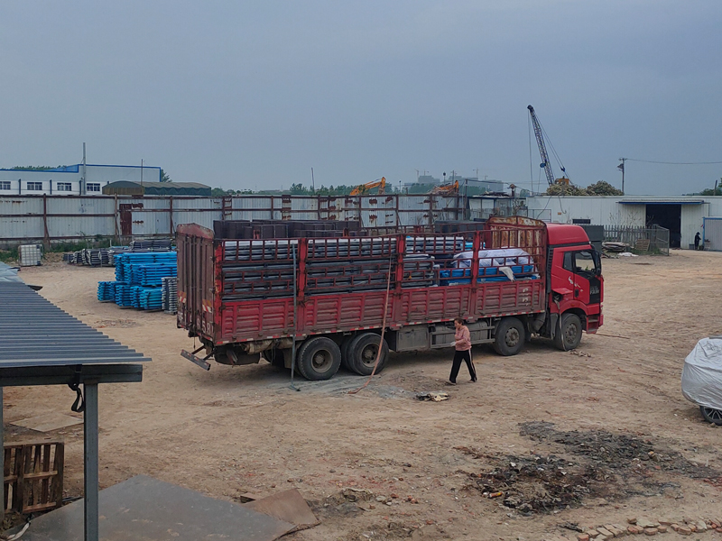 金用護欄2023年4月23日鋅鋼組裝式欄桿裝車發貨! 金用護欄2023年4月23日鋅鋼組裝式欄桿裝車發貨!