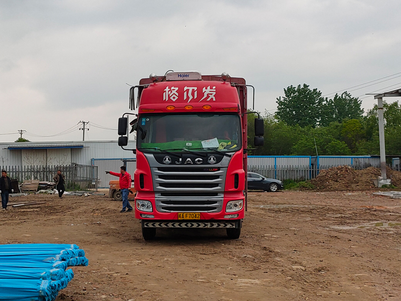 金用護欄2023年4月25日鋅鋼護窗欄桿裝車發貨！