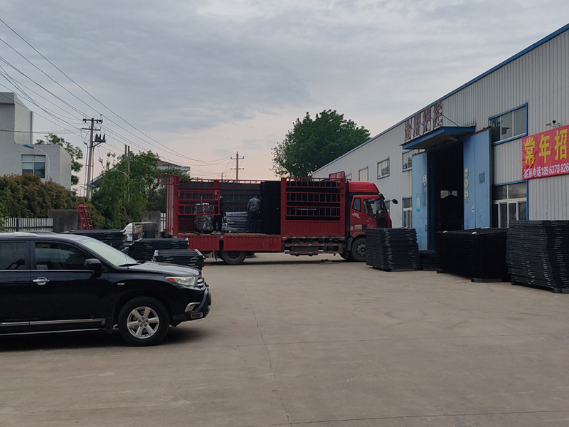 金用護(hù)欄2023年4月28日鋅鋼圍墻護(hù)欄裝車發(fā)貨! 金用護(hù)欄2023年4月28日鋅鋼圍墻護(hù)欄裝車發(fā)貨!