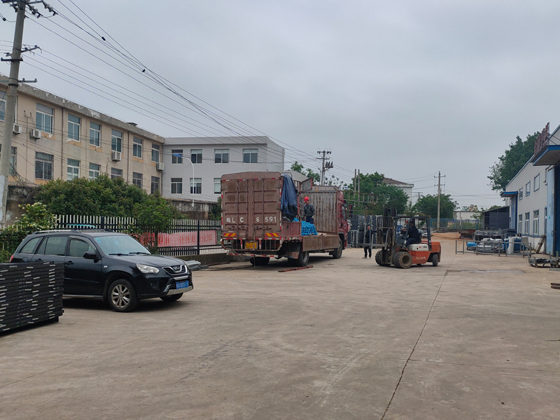 金用護欄2023年5月6日鋅鋼飄窗欄桿裝車發(fā)貨！