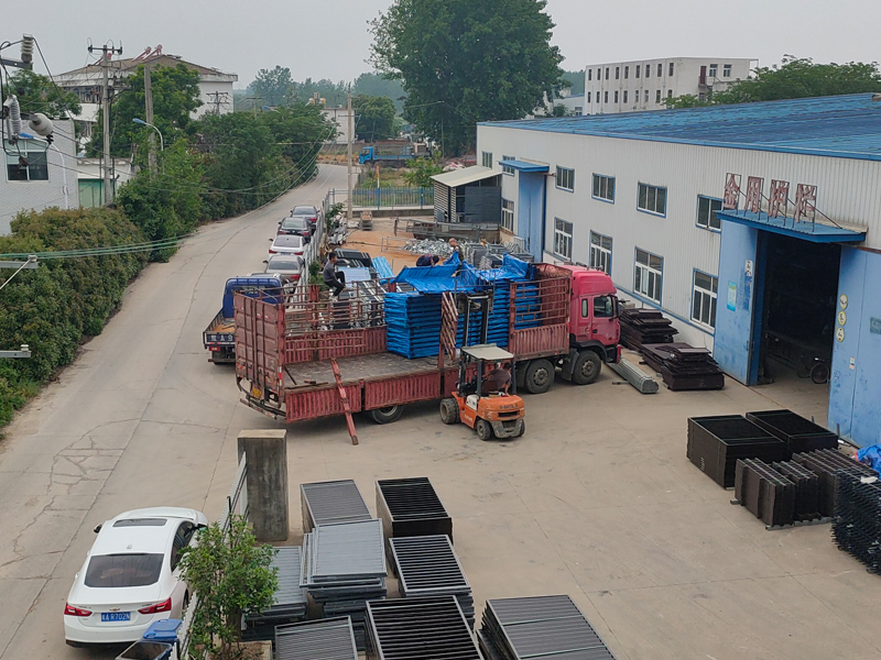 金用護欄2023年5月11日鋅鋼護窗欄桿裝車發(fā)貨！