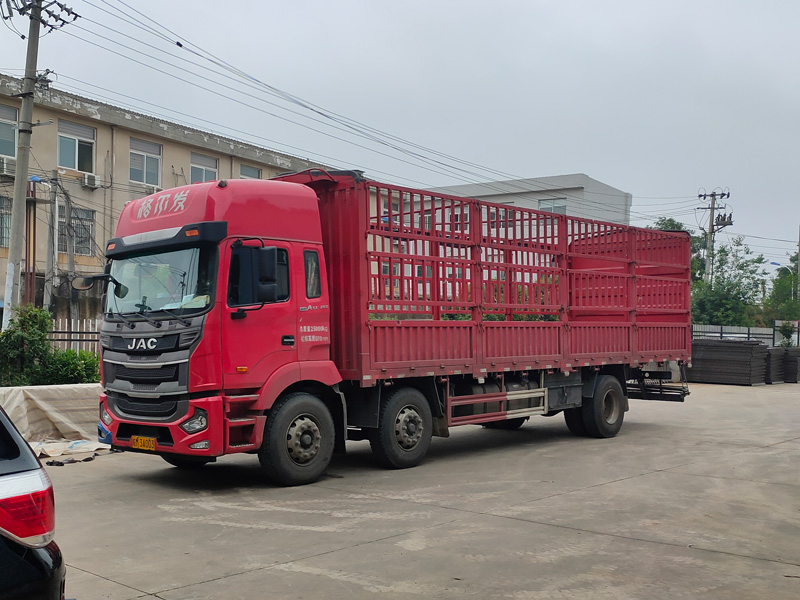 2023年5月29日鋅鋼連廊欄桿裝車發(fā)貨！