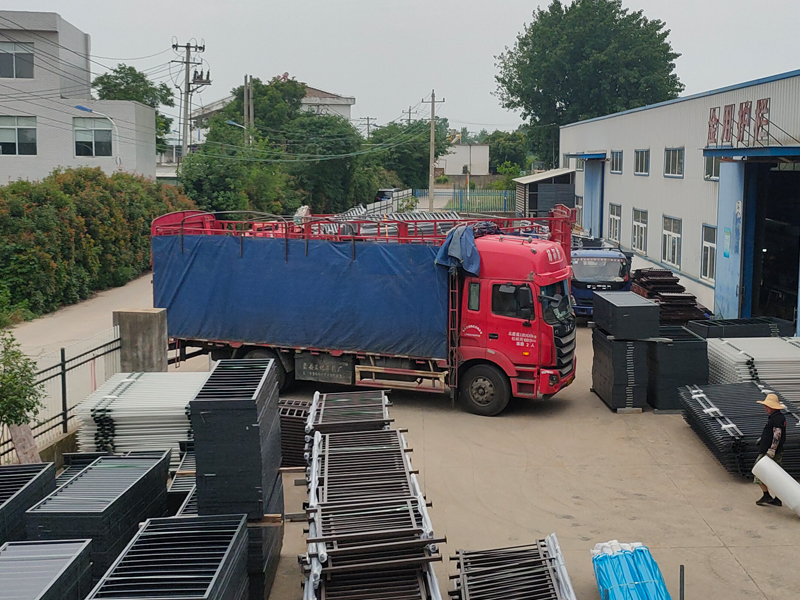 2023年6月8日鋅鋼落地窗欄桿裝車發(fā)貨！