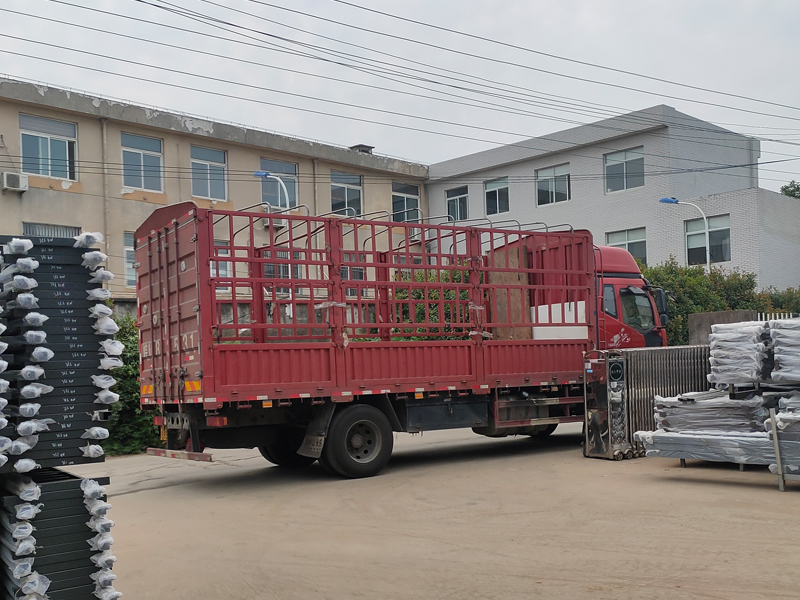 2023年6月13日鋅鋼飄窗欄桿裝車發(fā)貨! 2023年6月13日鋅鋼飄窗欄桿裝車發(fā)貨!