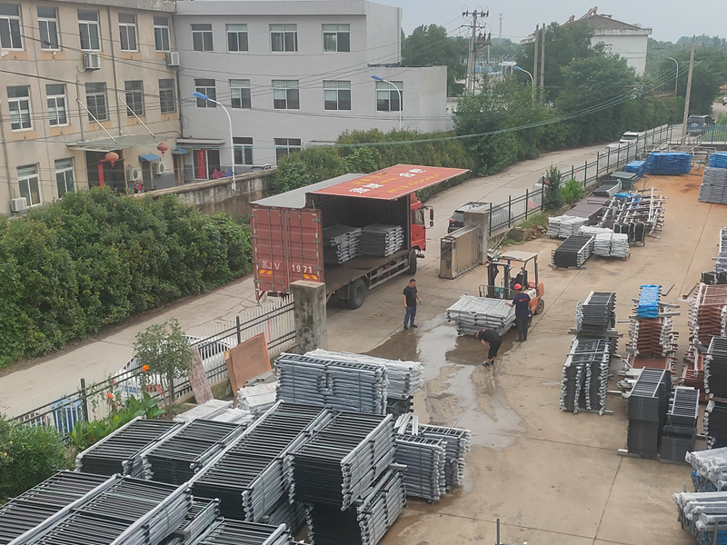 2023年6月25日鋅鋼陽臺(tái)欄桿裝車發(fā)貨! 2023年6月25日鋅鋼陽臺(tái)欄桿裝車發(fā)貨!