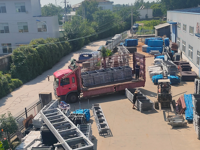 2023年7月5日鋅鋼玻璃護欄裝車發貨! 2023年7月5日鋅鋼玻璃護欄裝車發貨!