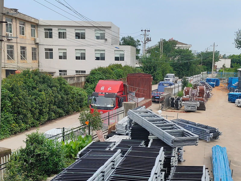 2023年7月8日鋅鋼玻璃護欄裝車發(fā)貨！