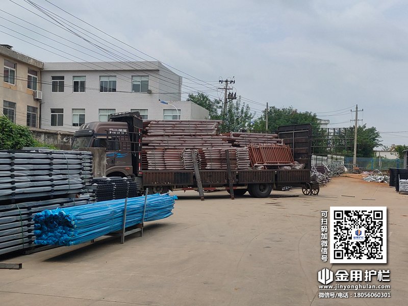 2023年8月31日鋅鋼陽(yáng)臺(tái)護(hù)欄裝車發(fā)貨！