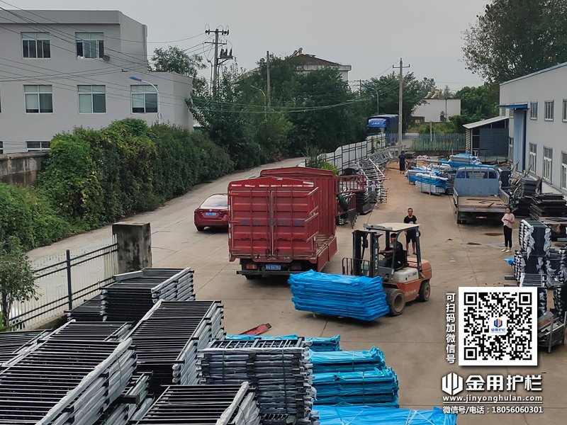 2023年9月13日鋅鋼飄窗護(hù)欄裝車發(fā)貨！