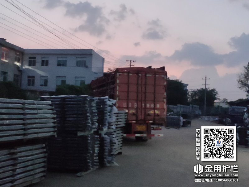 2023年9月16日鋁合金百葉窗裝車發(fā)貨！