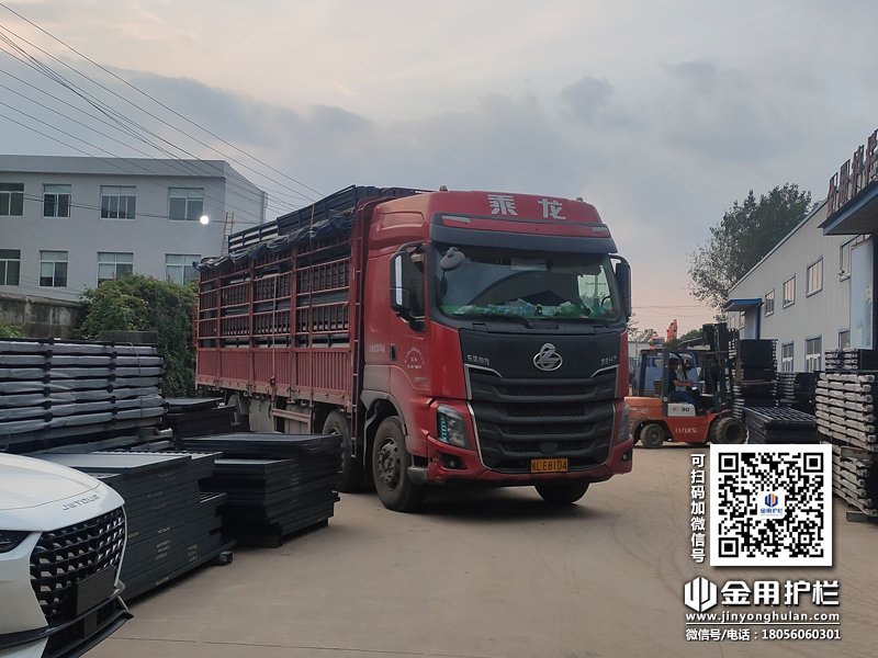 2023年10月13日鋅鋼百葉窗裝車發貨！