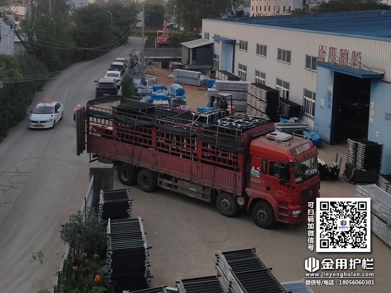 2023年10月17日鋅鋼百葉窗裝車發(fā)貨！