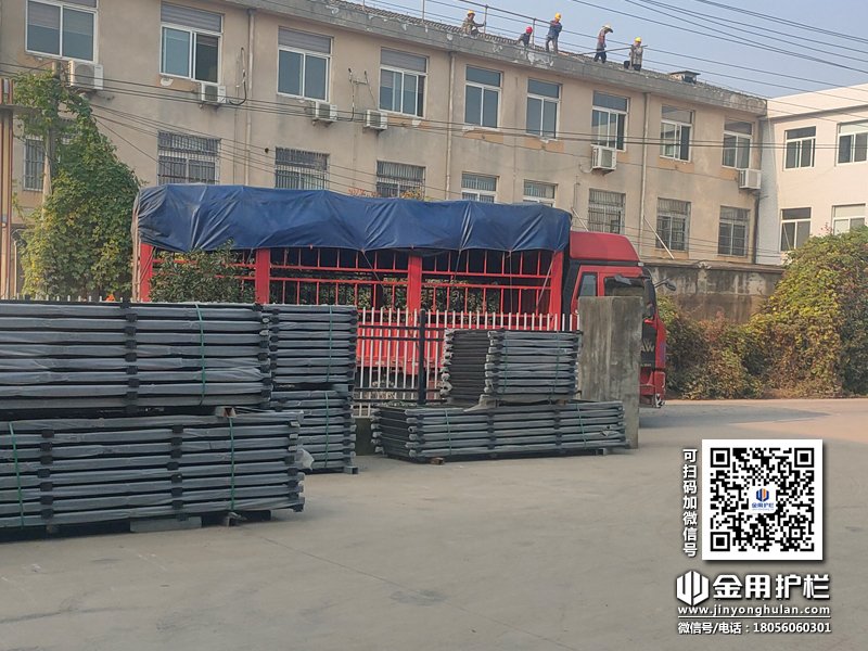 2023年10月19日鋅鋼百葉窗裝車發(fā)貨! 2023年10月19日鋅鋼百葉窗裝車發(fā)貨!