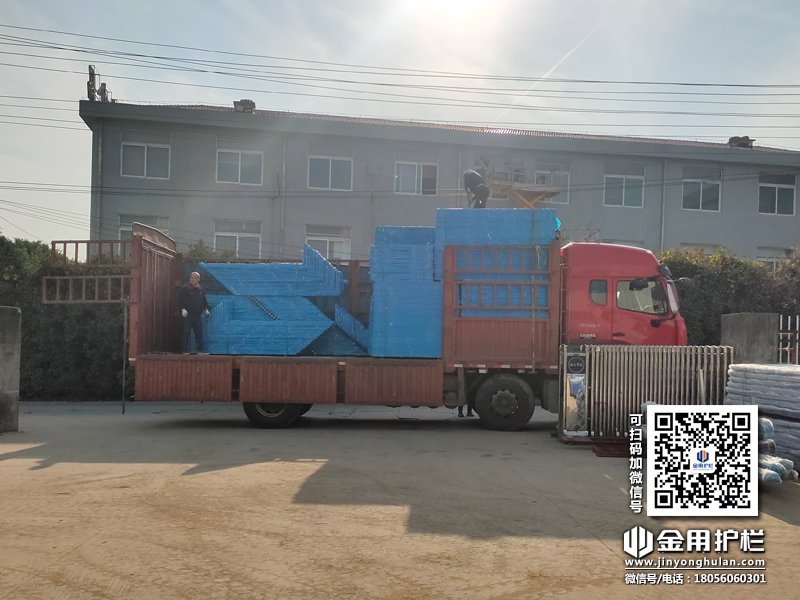 2023年11月10日鋅鋼護窗欄桿裝車發貨！