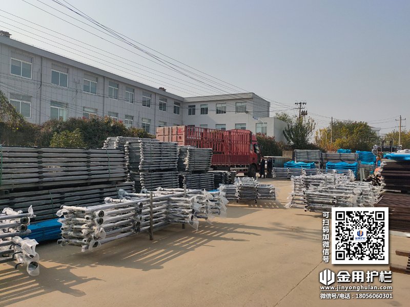 2023年11月25日鋅鋼玻璃欄桿裝車發(fā)貨! 2023年11月25日鋅鋼玻璃欄桿裝車發(fā)貨!