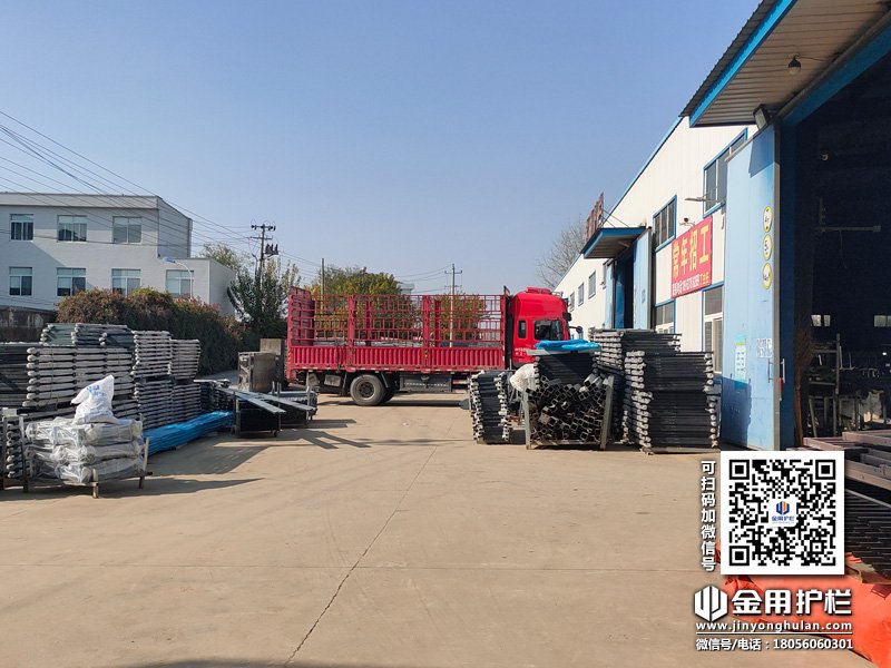 2023年12月2日鋅鋼護窗欄桿裝車發貨！