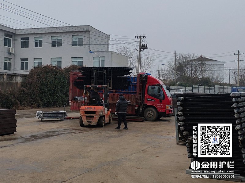 2024年1月4日鋅鋼圍墻護(hù)欄裝車發(fā)貨! 2024年1月4日鋅鋼圍墻護(hù)欄裝車發(fā)貨!