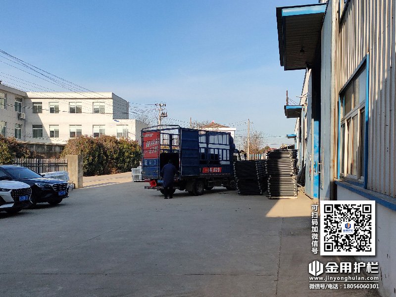 2024年1月24日鋅鋼圍墻護欄裝車發貨！