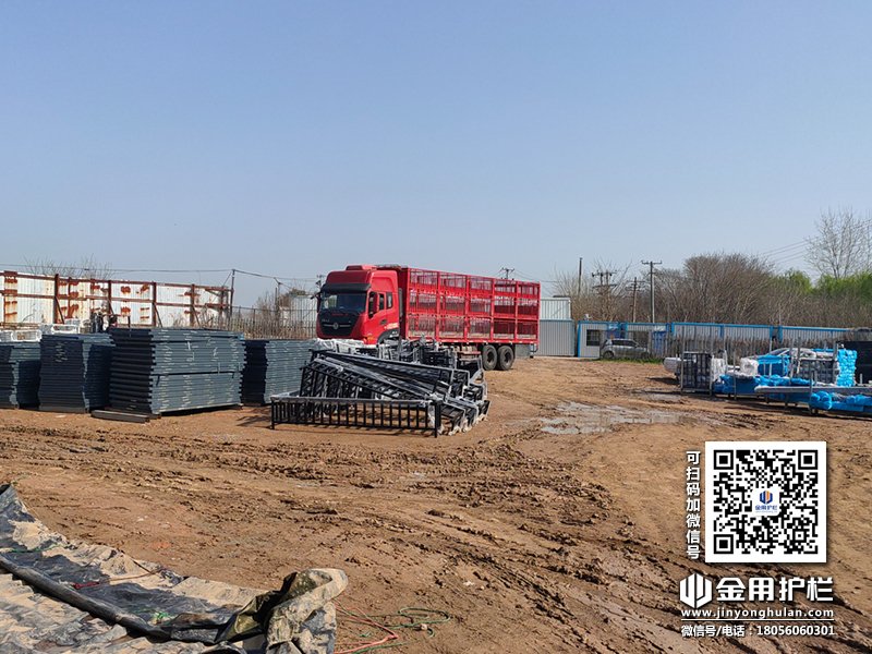 2024年4月2日鋅鋼空調欄桿裝車發貨！